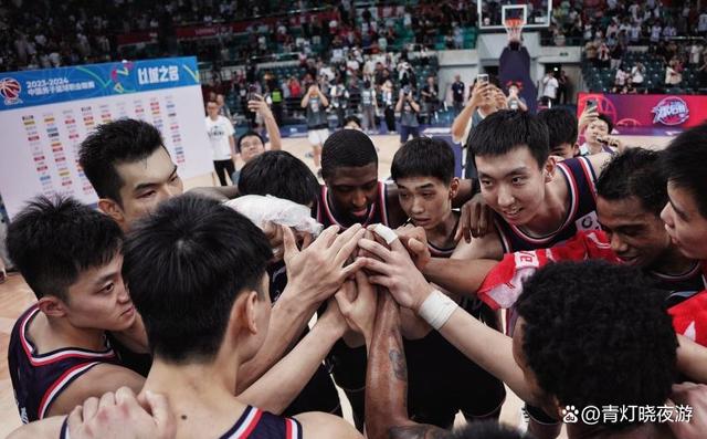 爱游戏游戏平台-广州队训练开放日，加时末段主帅复盘引欢呼，欧超杯在即，赛程密集仍需轮换的简单介绍